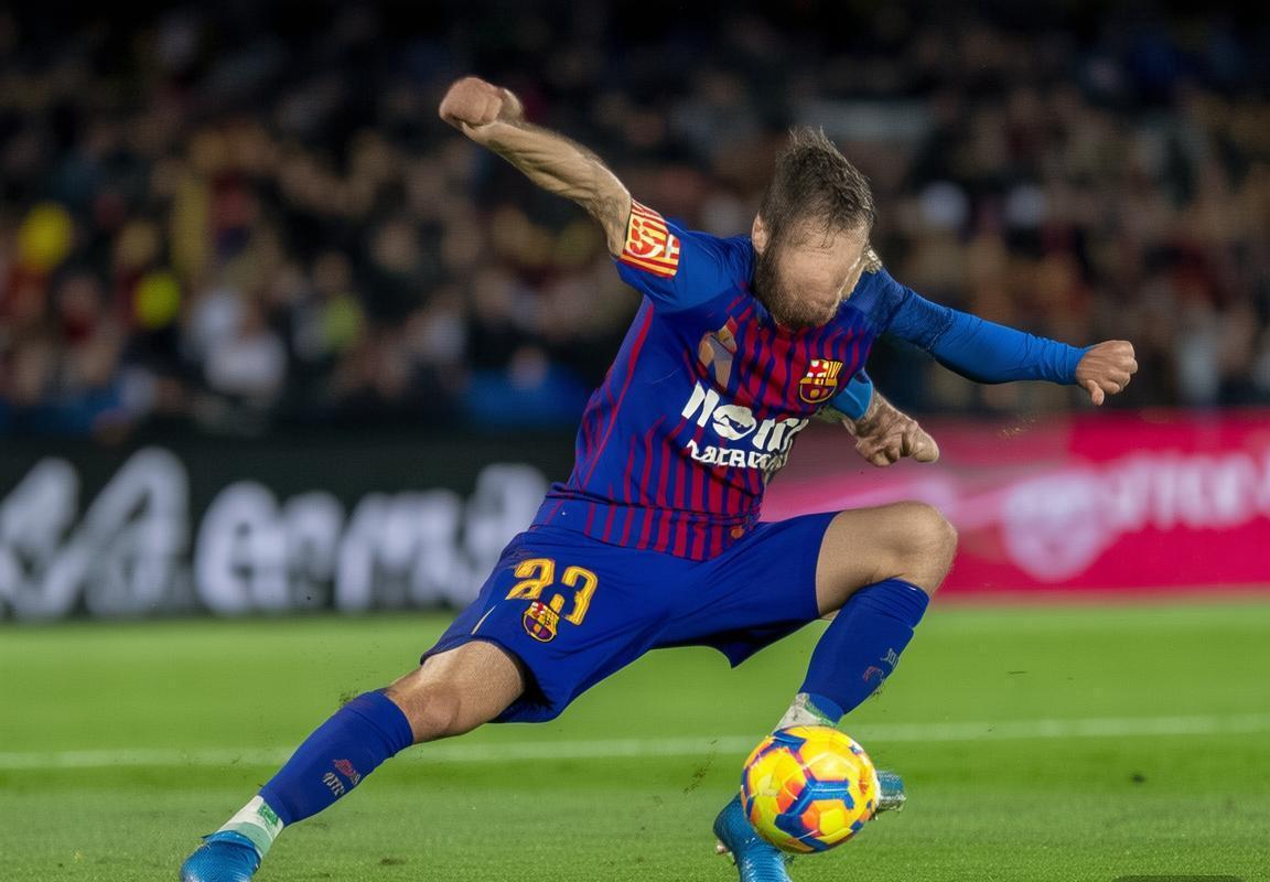 巴萨总监马特乌·阿莱曼尼回应阿尔瓦雷斯转会传闻：不在引援战略当前议程